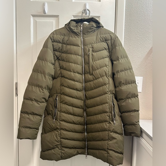 Olive Green puffer coat with black faux fur trim on hood - Picture 1 of 4